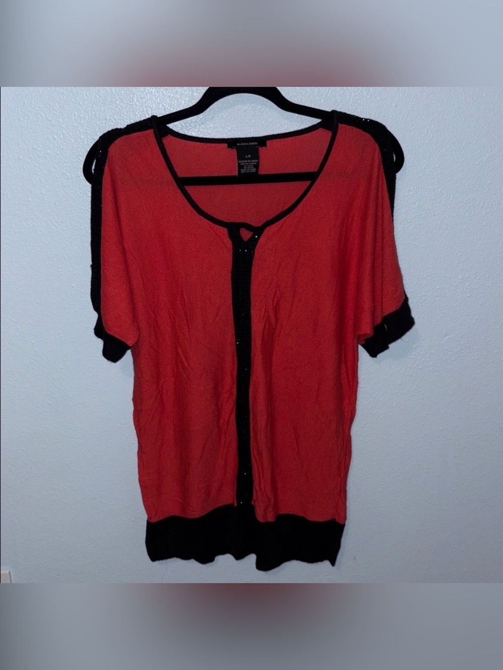 🛍️ ALISON SHERI Pink/coral cold shoulder top with beading. Large